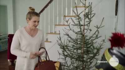        [cell phone chimes] - A Very Nutty Christmas
