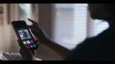 [cell phone chimes] - Twisted House Sitter 2