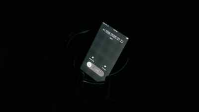 (CELL PHONE CHIMING) - Bates Motel