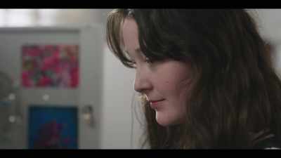 -(cell phone dings)
-(chuckles) - Girl in the Video