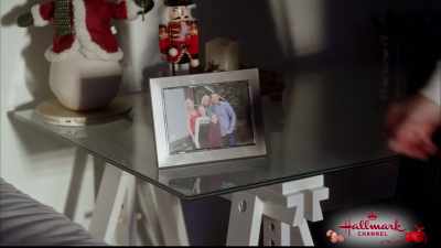 (cell phone ringing) - Christmas at Graceland: Home for the Holidays