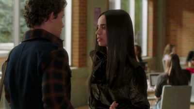 [cell phone ringing] - Pretty Little Liars: The Perfectionists