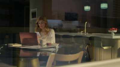 [cell phone ringing] - Dirty John