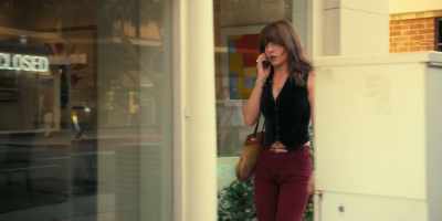 [cell phone ringing] - Girlboss