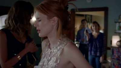 [cell phone ringing] - Famous in Love