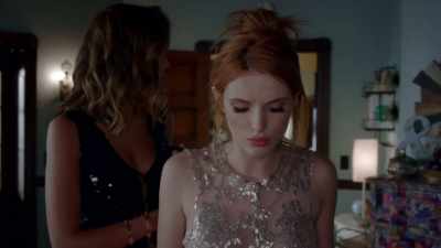 [cell phone ringing] - Famous in Love