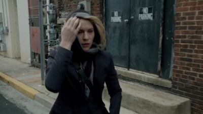(cell phone ringing) - Homeland