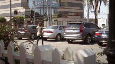 (cell phone ringing) - Bosch