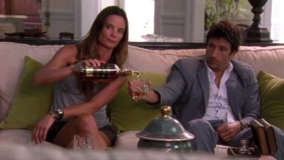 [ Cell Phone Rings ]
Excuse me. - Burn Notice