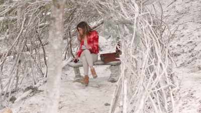 (cell phone rings) - Christmas Love Letter