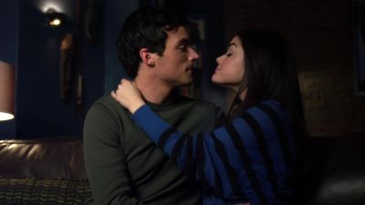 ( cell phone rings ) - Pretty Little Liars