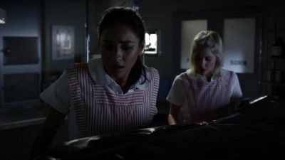 ( cell phone rings ) - Pretty Little Liars