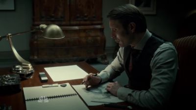 (Cello Suite No.2:
"Sarabande" by Bach playing) - Hannibal