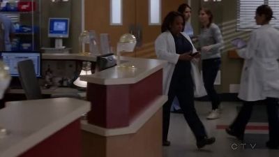 (CELLPHONE CHIMES, BUZZES) - Grey's Anatomy