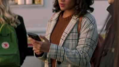 [cellphone chimes] - Pretty Little Liars: The Perfectionists