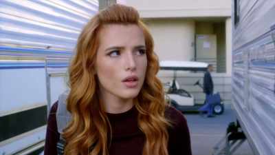 [cellphone ringing] - Famous in Love