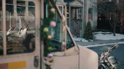 [cellphone vibrating] - The Great Holiday Bake War