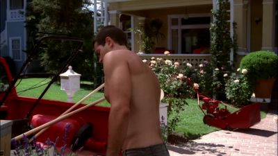 [ CELLULAR PHONE RINGS ] - Desperate Housewives