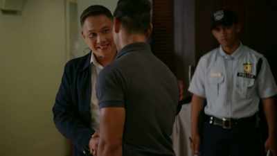 César, you'’ve got to stay on
and work the case, - Almost Paradise