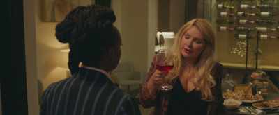 C'est juste qu'elle vient de vivre
un divorce difficile. - The Donor Party