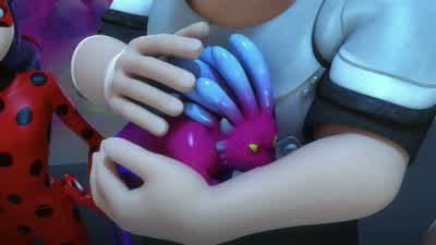 C'est le même badge que j'ai donné à Mylène. - Miraculous: Tales of Ladybug & Cat Noir