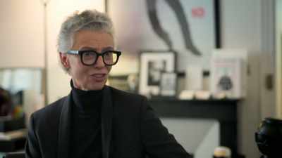 C'est un tournant énorme pour la mode, - The Mysterious Mr. Lagerfeld