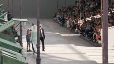 C'était sa façon de se battre. - The Mysterious Mr. Lagerfeld