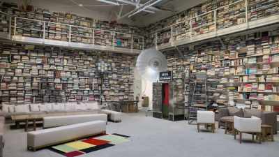 Cette salle extraordinaire à Paris - The Mysterious Mr. Lagerfeld