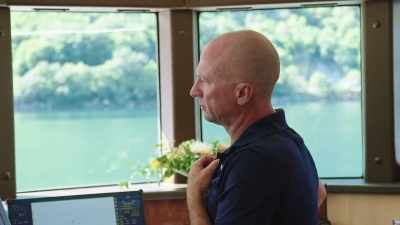 Chain is up and down. - Below Deck Adventure
