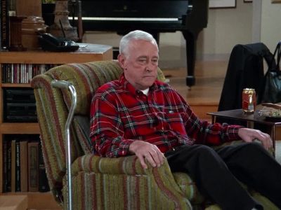 [CHAIR SCREECHES] - Frasier