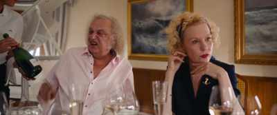 - Champagne, sir?
- Nah... White wine. - Triangle of Sadness