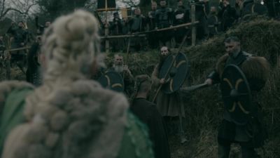 [CHANTING] Ubbe, Ubbe, Ubbe! - Vikings