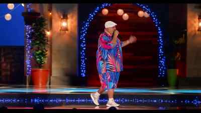 [chanting] "USA! USA! USA!" - Gabriel Iglesias: Legend of Fluffy