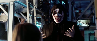 [Charles laughs]
- You must be Kelly. - Deinfluencer
