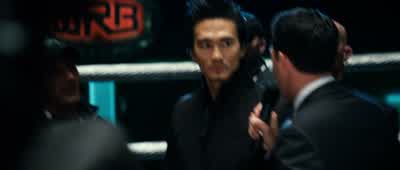 Charlie, he's not going to last much longer! - Real Steel