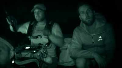 CHARLIE, IF YOU HOLD
THE INFRARED LIGHT... - Expedition Mungo