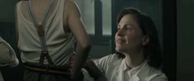- Charlie.
-When did you hurt it? - Tell It to the Bees