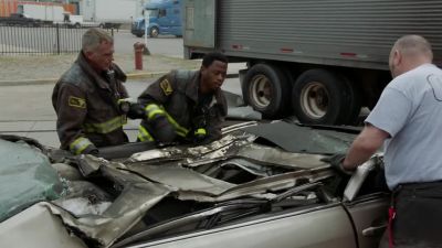 - Charlie!
- Yeah. - Chicago Fire
