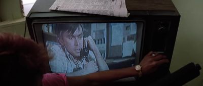 (CHATTERING ON TV) - Scarface