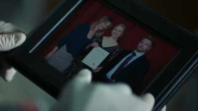 Check out her hand. - The InBetween