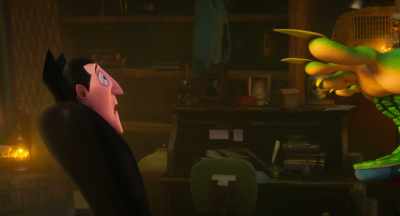 Check out these big feet
and these claws... ooh... - Hotel Transylvania: Transformania