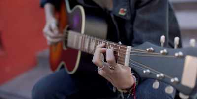 (cheerful guitar music) - Season of Love