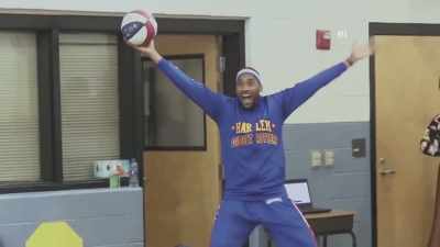 [CHEERING AND APPLAUSE
CONTINUES] - Harlem Globetrotters: Play It Forward