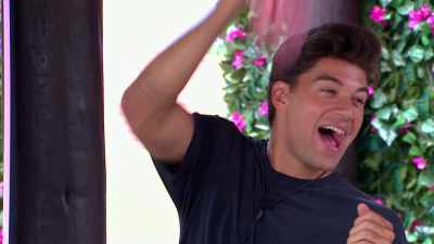 [CHEERING AND APPLAUSE]
>> ISLANDERS, TONIGHT YOU WILL - Love Island