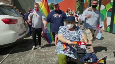 (CHEERING AND APPLAUSE) - Miriam Margolyes: Australia Unmasked