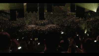 -(cheering, applause)
-(bass drum riffs) - Billy Joel: The 100th - Live at Madison Square Garden