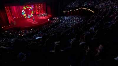 [cheering, applause] - Nate Bargatze's Nashville Christmas