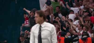 [cheering continues] - The Final: Attack on Wembley