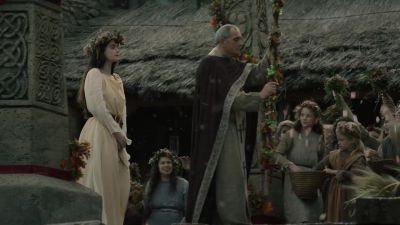 [cheering and crowd call out] - The Last Kingdom