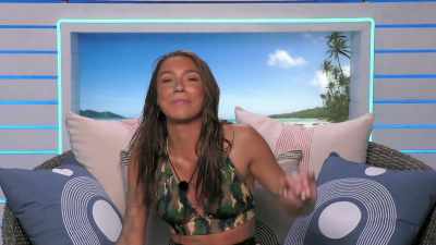 [ CHEERING ]
>> MICHAEL PUT HIMSELF OUT THERE - Love Island
